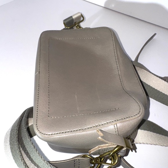 Madewell The Transport Camera Bag - Picture 4 of 5